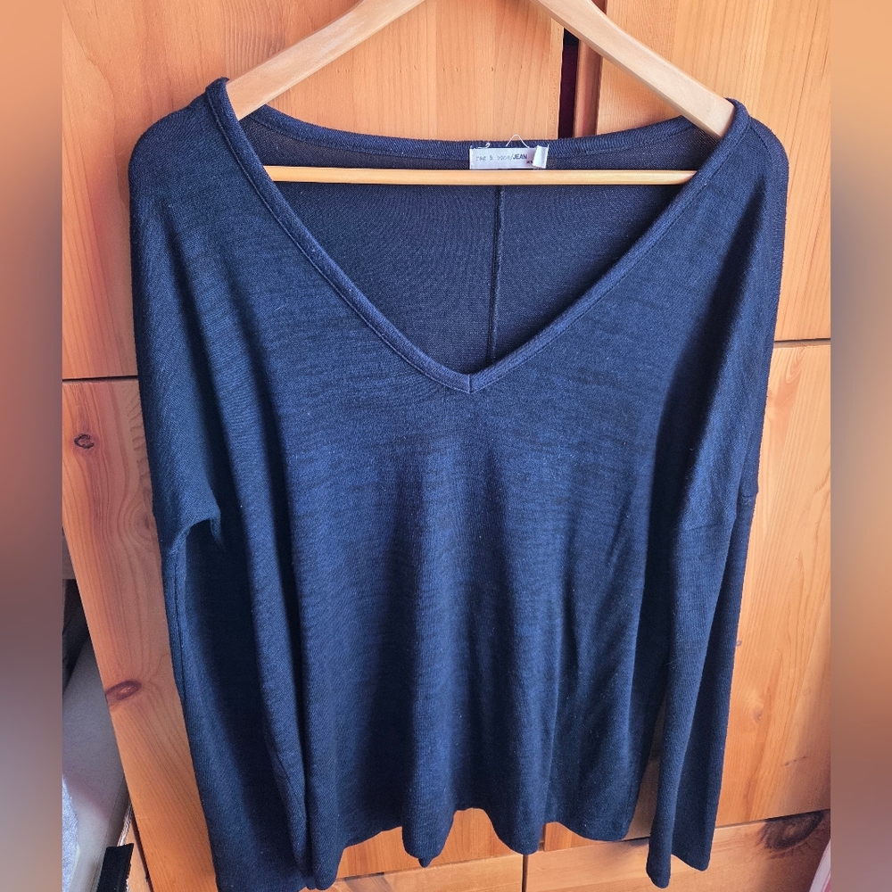 Rag & Bone Women's Navy Blue V-Neck  Lightweight Sweater Size Medium